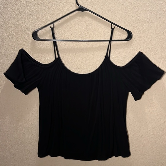 Black Cold Shoulder flowy loose crop tank - Picture 6 of 6